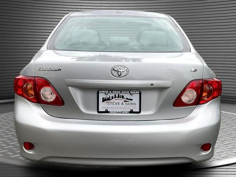 Used 2010 Toyota Corolla LE FWD image 5