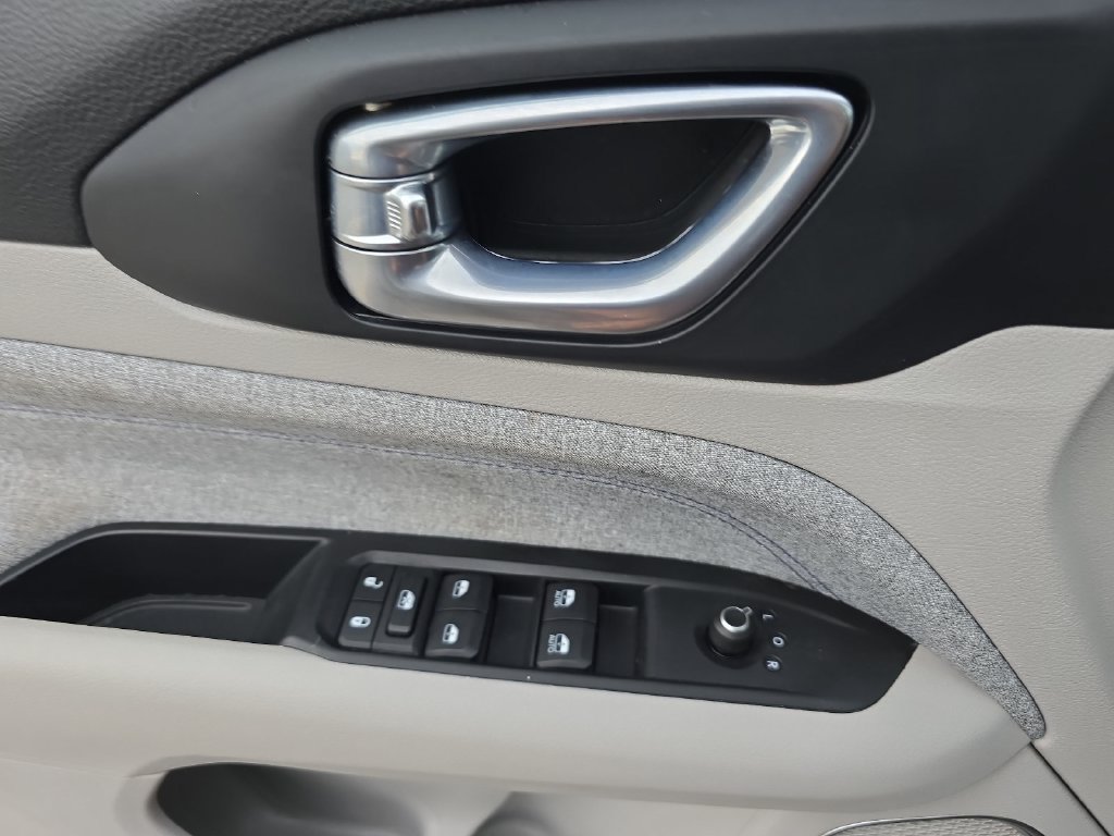 Used 2022 Jeep Compass Latitude FWD image 24