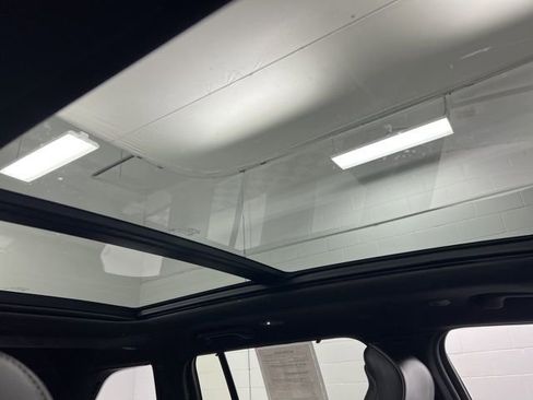 Used 2022 Jeep Grand Cherokee Overland w/ Adv Protech Group III image 27