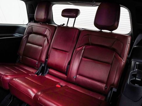 Used 2025 Lincoln Navigator Reserve AWD/4WD image 19