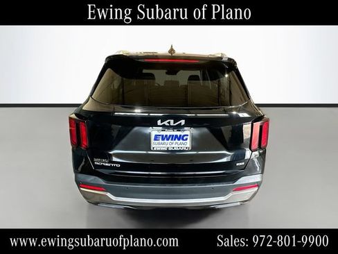Used 2024 Kia Sorento S AWD/4WD image 6