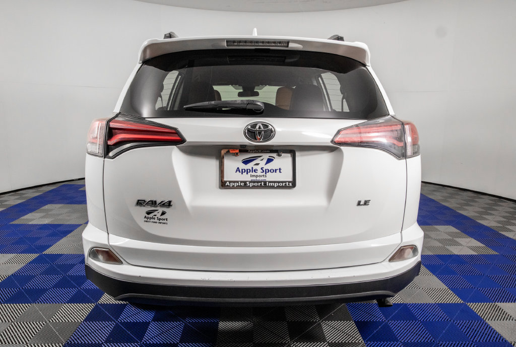 Used 2018 Toyota RAV4 LE FWD image 6