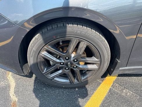 Used 2021 Kia Forte GT-Line FWD image 9