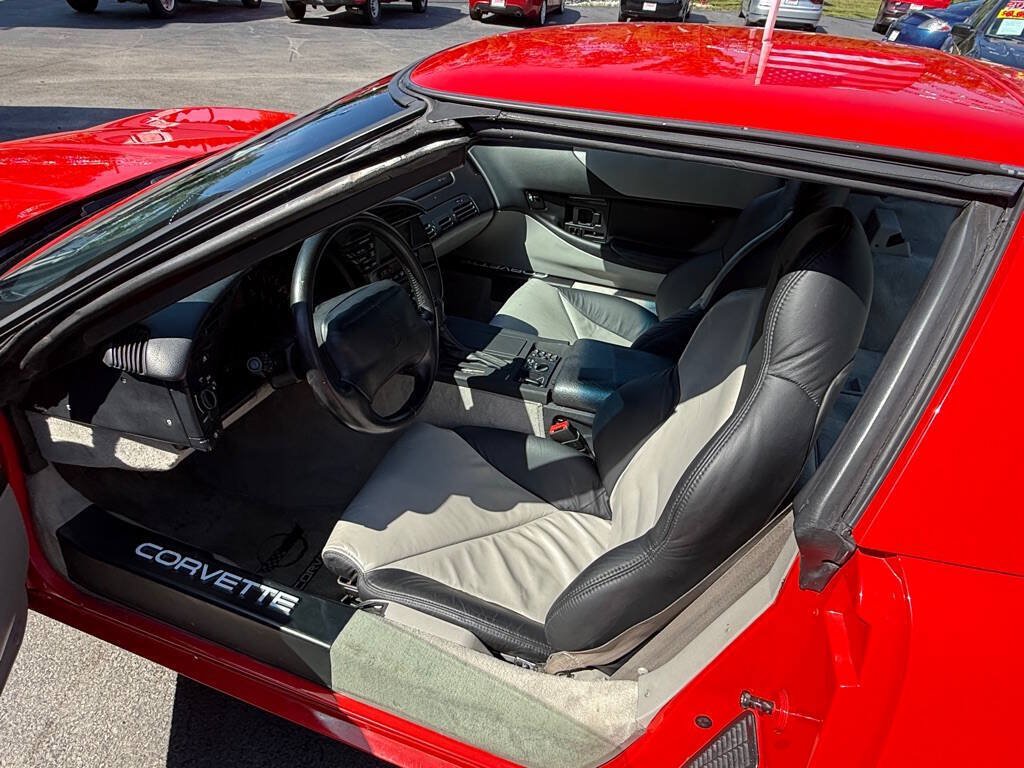 Used 1995 Chevrolet Corvette Coupe RWD image 8