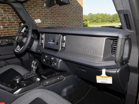 New 2025 Ford Bronco 4-Door image 22