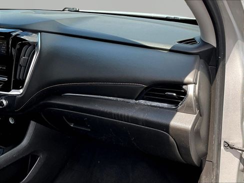 Used 2020 Chevrolet Traverse LT FWD image 27