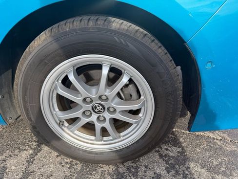 Used 2020 Toyota Prius Prime Limited image 6