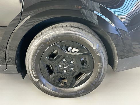 Used 2026 Kia Carnival FWD image 11