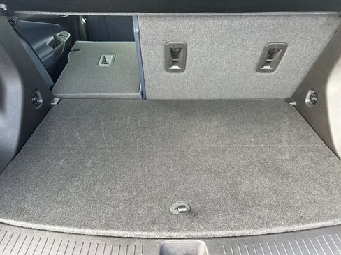 Used 2022 Chevrolet Bolt EUV LT w/ Convenience Package image 15