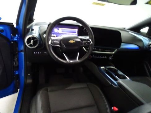 Used 2025 Chevrolet Equinox EV LT w/ Convenience Package FWD image 5