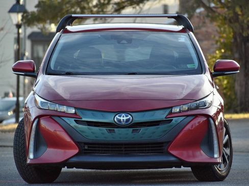 Used 2017 Toyota Prius Prime Plus image 3