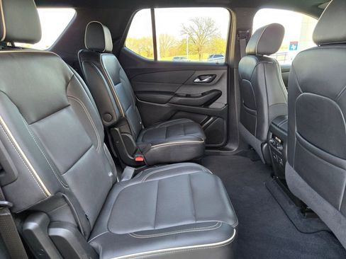 Used 2023 Chevrolet Traverse Premier FWD image 27