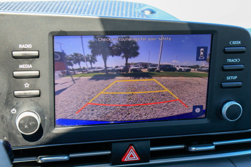 Used 2023 Hyundai Elantra SE w/ Cargo Package FWD image 5