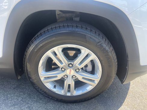 Used 2024 GMC Terrain SLE image 30