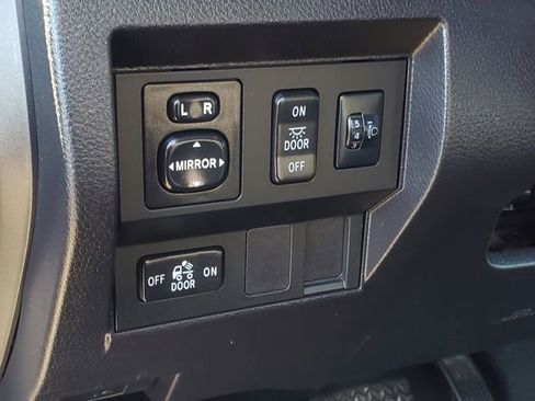 Used 2014 Toyota Tundra SR image 9