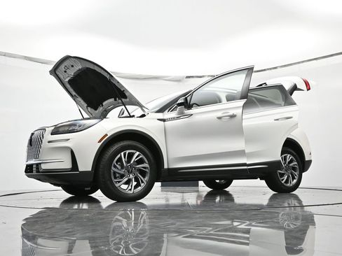 New 2026 Lincoln Corsair Premiere image 48