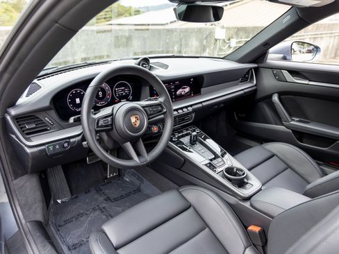 Used 2025 Porsche 911 Carrera S image 4