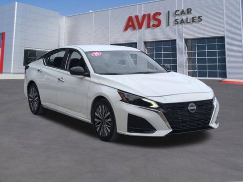 Used 2025 Nissan Altima 2.5 SV FWD image 3