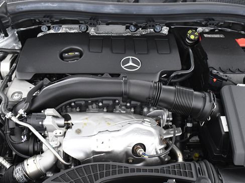 Used 2022 Mercedes-Benz GLA 250 w/ Premium Package Lite image 36