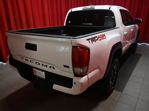 Certified 2017 Toyota Tacoma TRD Off-Road image 14