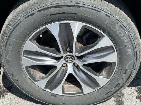 Used 2022 Toyota Highlander XLE image 10