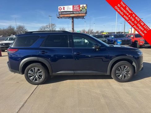 Used 2024 Nissan Pathfinder SV image 6