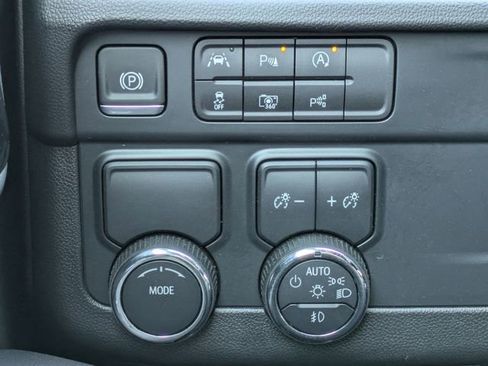 Used 2025 Chevrolet Tahoe High Country image 30