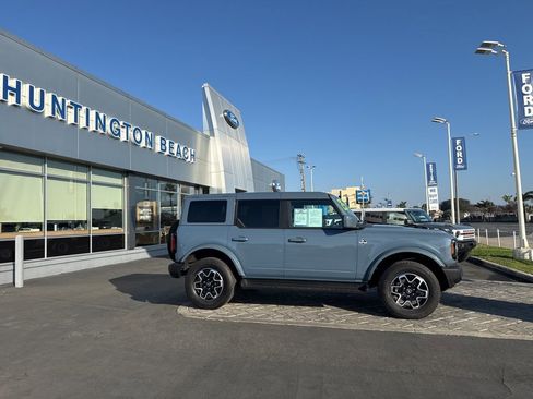 Used 2025 Ford Bronco Outer Banks image 3