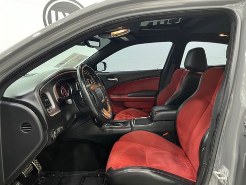 Used 2019 Dodge Charger Scat Pack w/ Dynamics Package image 12