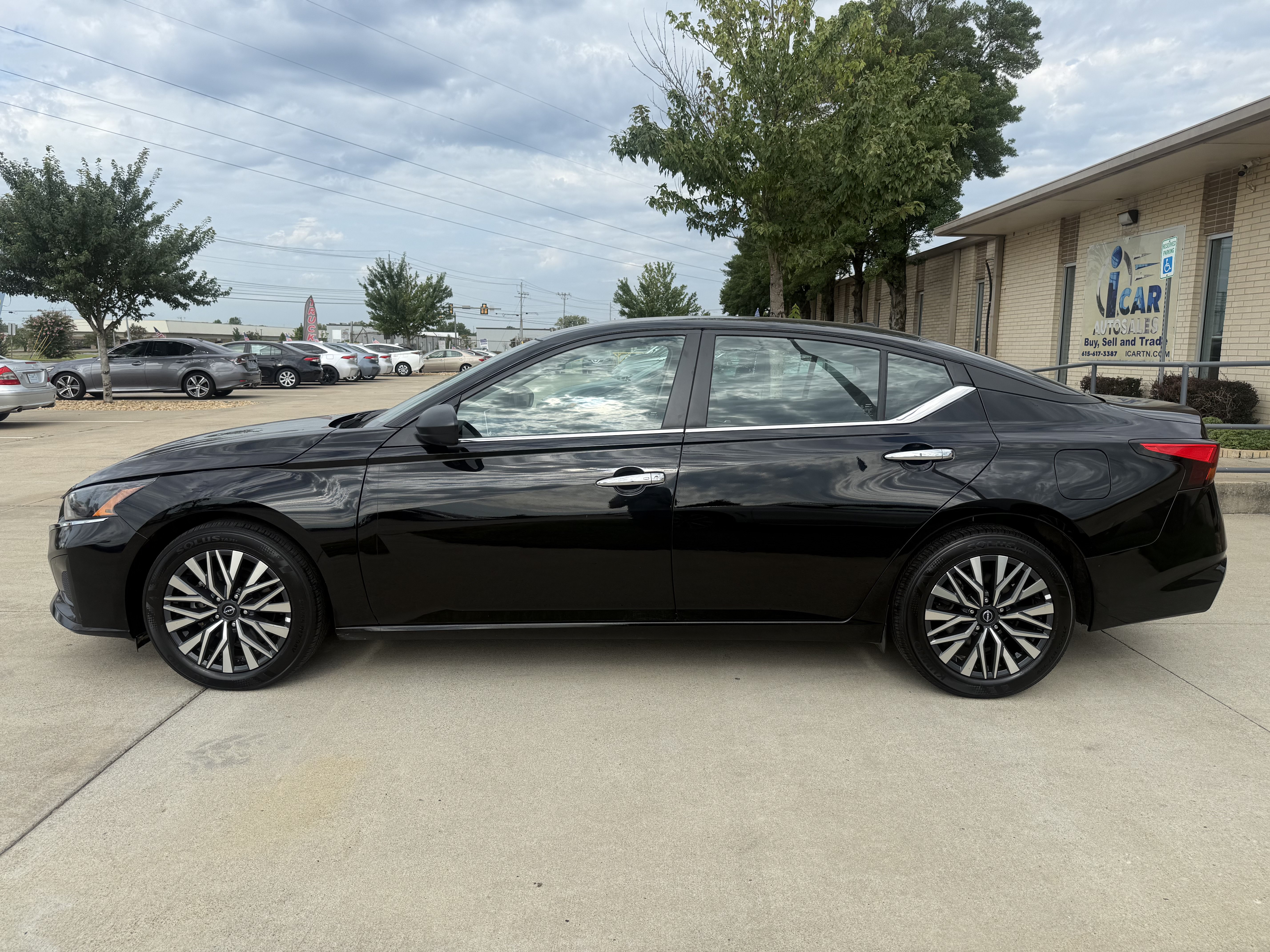 Used 2025 Nissan Altima 2.5 SV FWD image 4