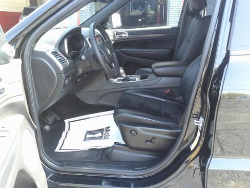 Used 2018 Jeep Grand Cherokee Altitude AWD/4WD image 16