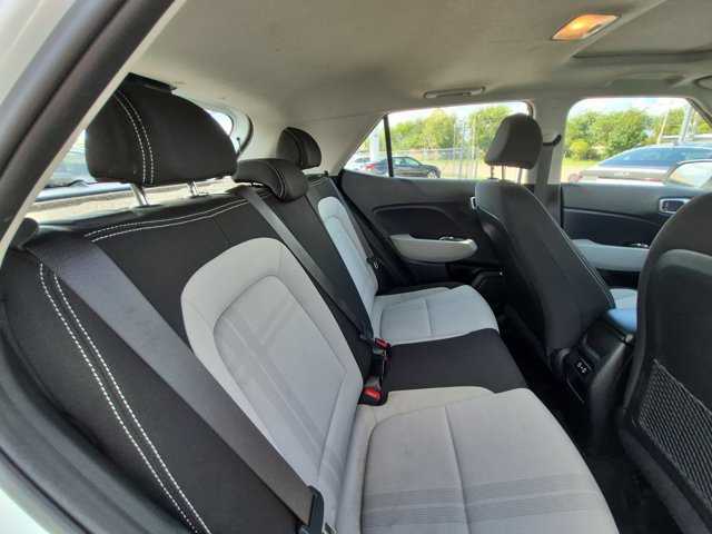 Used 2025 Hyundai Venue SEL FWD image 18