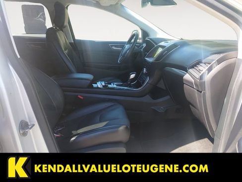 Used 2018 Ford Edge Titanium w/ Equipment Group 302A AWD/4WD image 15