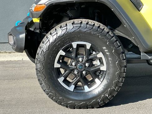 Used 2024 Jeep Wrangler Unlimited Rubicon 4xe image 25