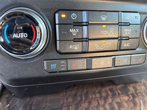 Used 2017 Ford F150 Platinum w/ Equipment Group 701A Luxury image 34