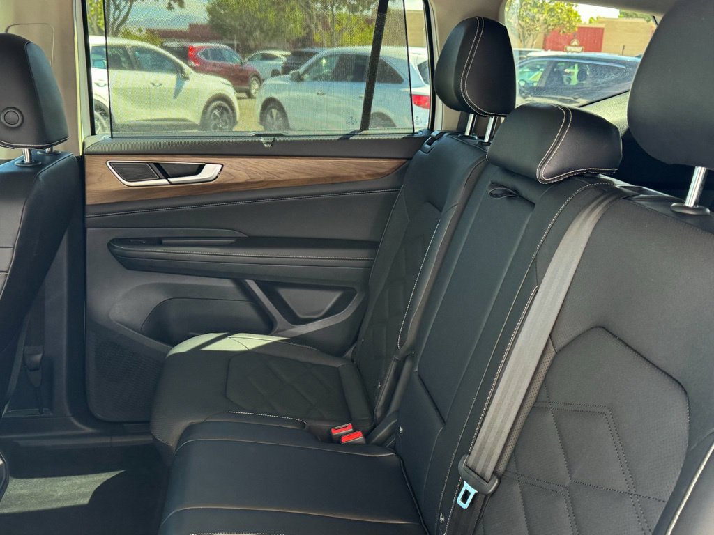Used 2025 Volkswagen Atlas SE FWD image 18