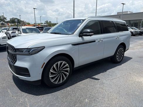 Used 2025 Lincoln Navigator Black Label AWD/4WD image 4