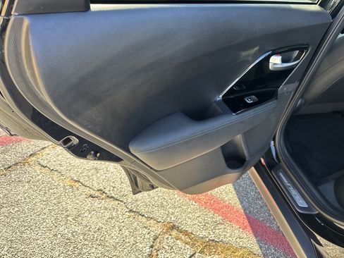 Used 2022 Kia Niro EX Premium w/ Cold Weather Package image 21