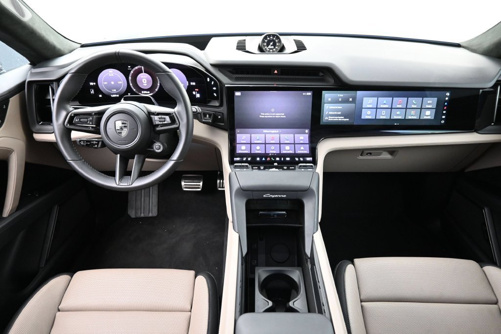 Certified 2026 Porsche Cayenne Turbo AWD/4WD image 6