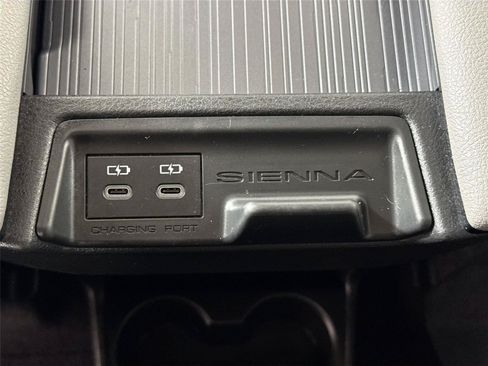 Certified 2025 Toyota Sienna XLE FWD image 37