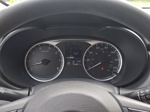 Used 2021 Nissan Versa S FWD image 20