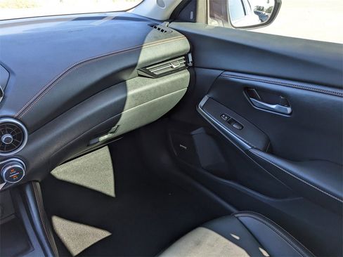 Used 2021 Nissan Sentra SR w/ SR Premium Package image 18