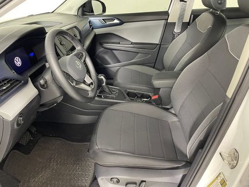 Used 2023 Volkswagen Taos SE FWD image 2