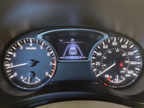 Used 2019 Nissan Pathfinder SL FWD image 23