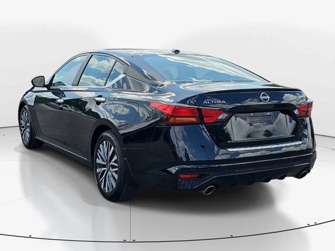 Used 2023 Nissan Altima 2.5 SV w/ SV Premium Package image 5