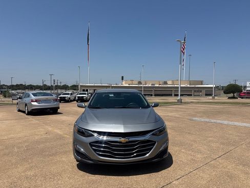 Used 2025 Chevrolet Malibu LS FWD image 4