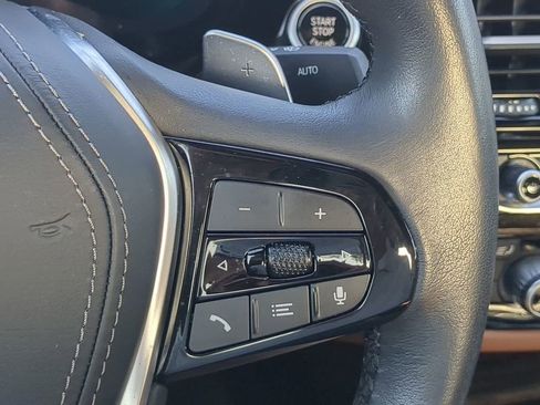 Used 2023 BMW 530e w/ Convenience Package image 28