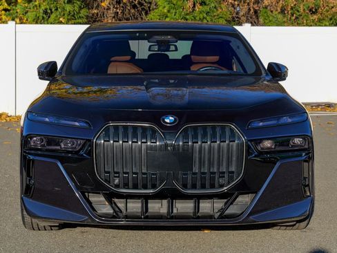 Used 2023 BMW 760i xDrive 760i xDrive w/ Executive Package image 2