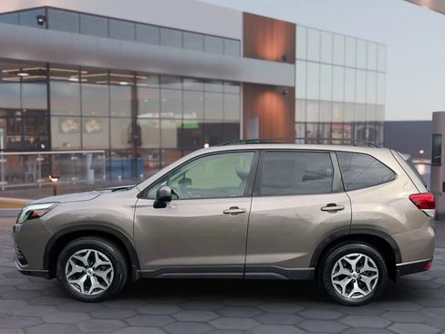 Used 2022 Subaru Forester Premium AWD/4WD image 5