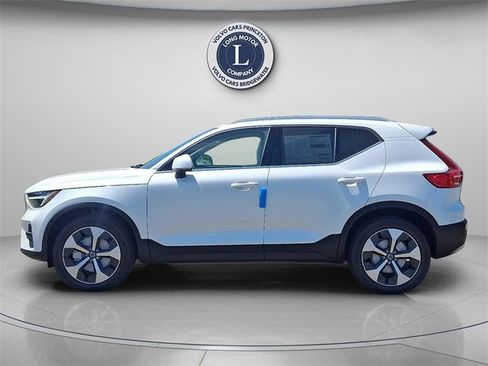 New 2025 Volvo XC40 B5 Core w/ Protection Package Premier image 4